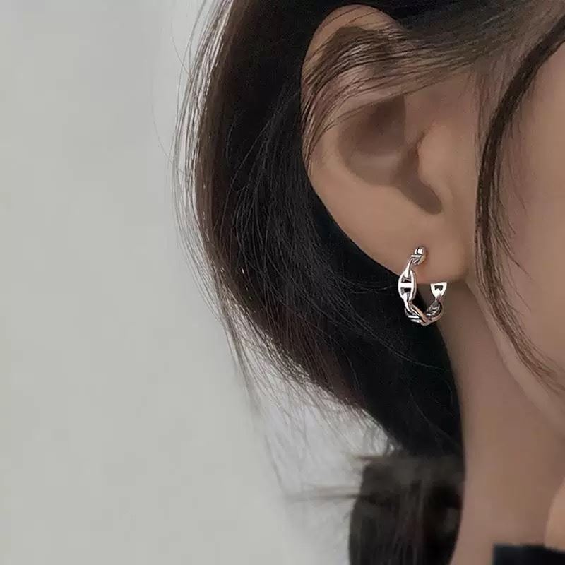 H**me5 earrings